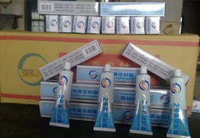 本產(chǎn)品是由潤(rùn)滑油基礎(chǔ)油經(jīng)精餾、稠化并加入適量的添加劑，再經(jīng)后處理后制得。本產(chǎn)品主要用作真空系統(tǒng)的活動(dòng)部分和可拆卸部分的密封和潤(rùn)滑。1、2、3號(hào)適用于30℃條件下使用，4號(hào)最高使用溫度可達(dá)120℃，可用